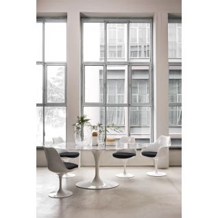 Oval Tulip Table Knoll replica Eero Saarinen