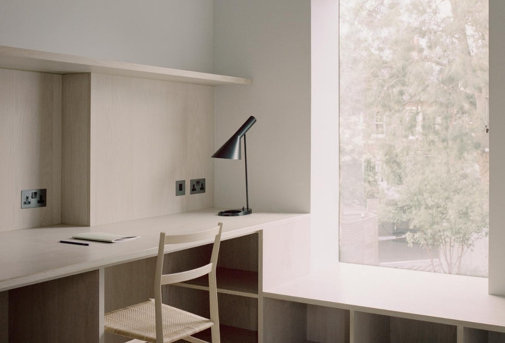 5 Stunning Decoration Ideas with Black Metal Bedside Lamps