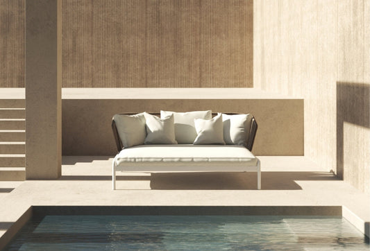 How to Choose and Arrange the Perfect Outdoor Sun Bed for Your Garden, Terrace, or Poolside?