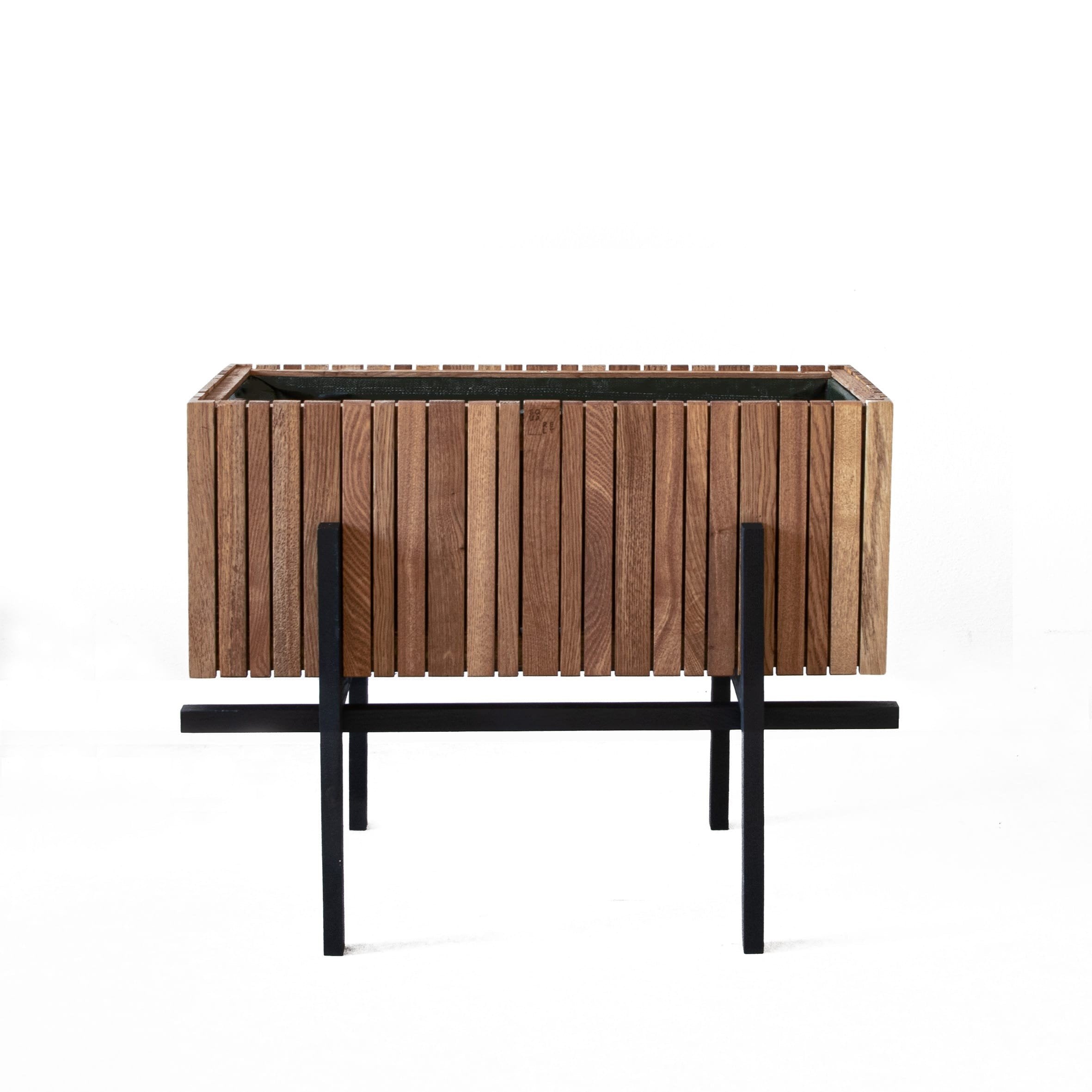 GrowWide planter on legs - Squarely 