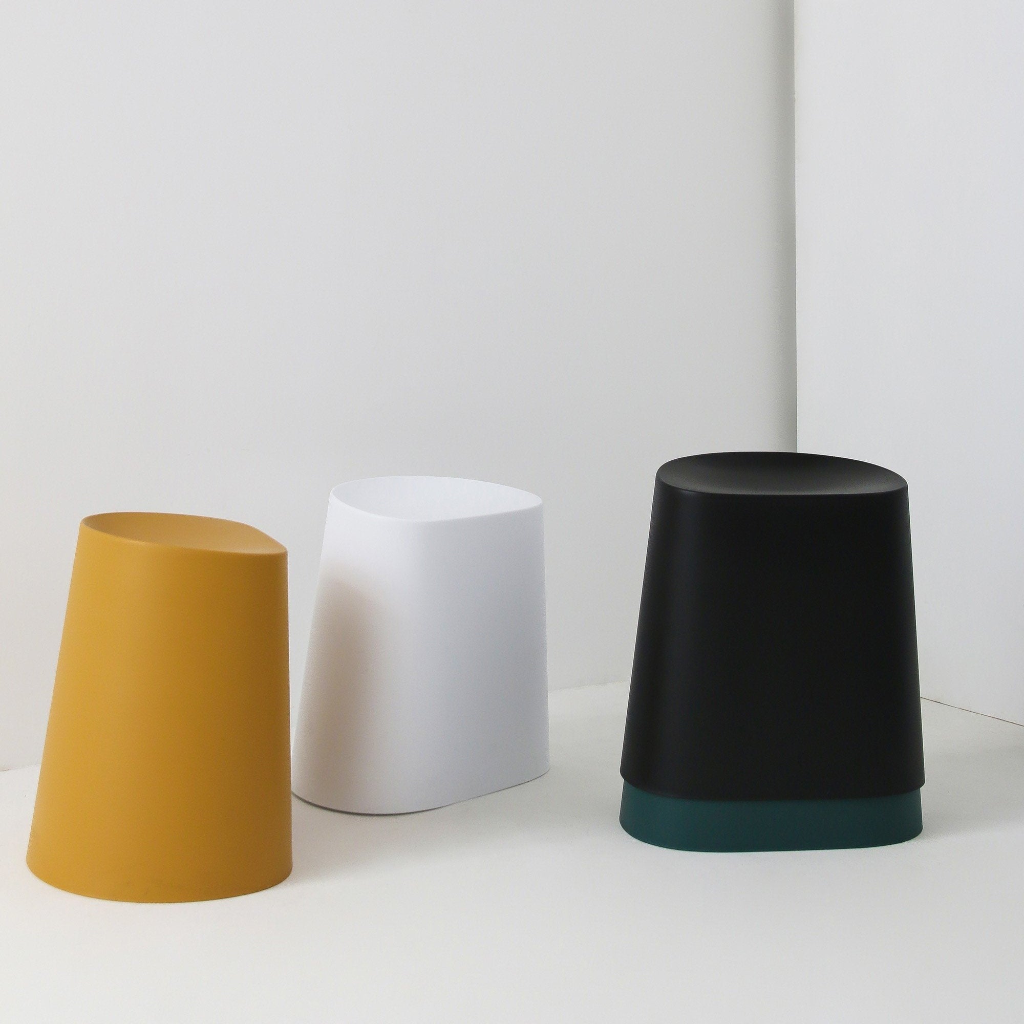 Kalmar stackable pouf