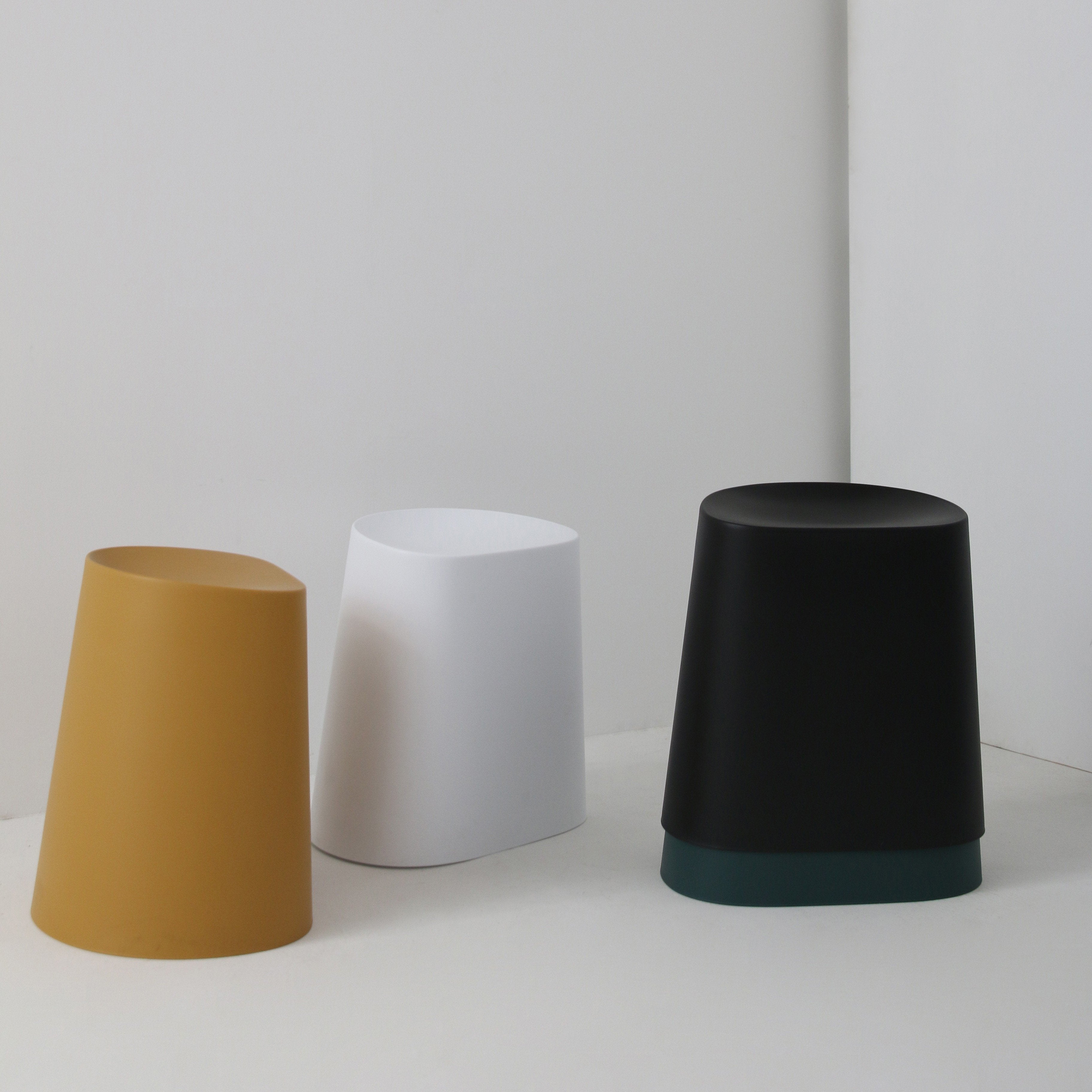 Kalmar stackable pouf