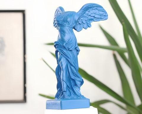 Objet décoratif en résine bleu clair – 19 cm