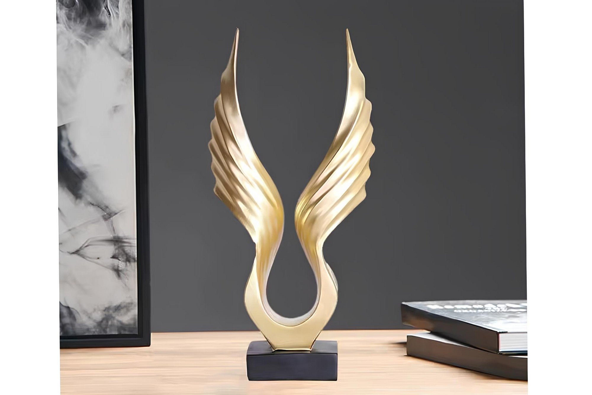Goldener Innenraumschmuck aus Polyester – Modell 2