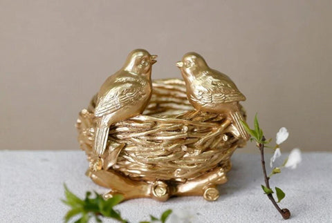 Objet décoratif en résine doré – 14 × 14 cm