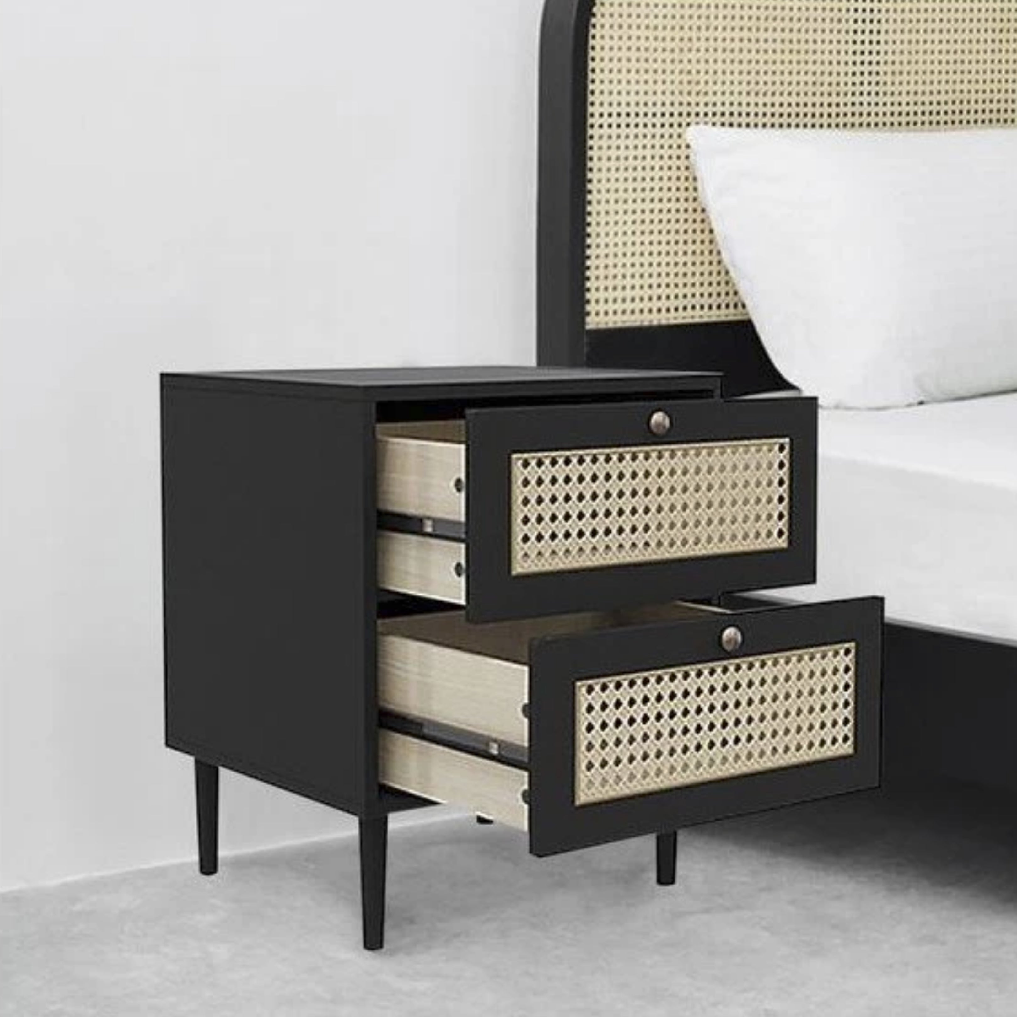 Table de chevet en cannage Kate