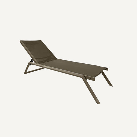 Poolside lounge bed in textilene Ilios