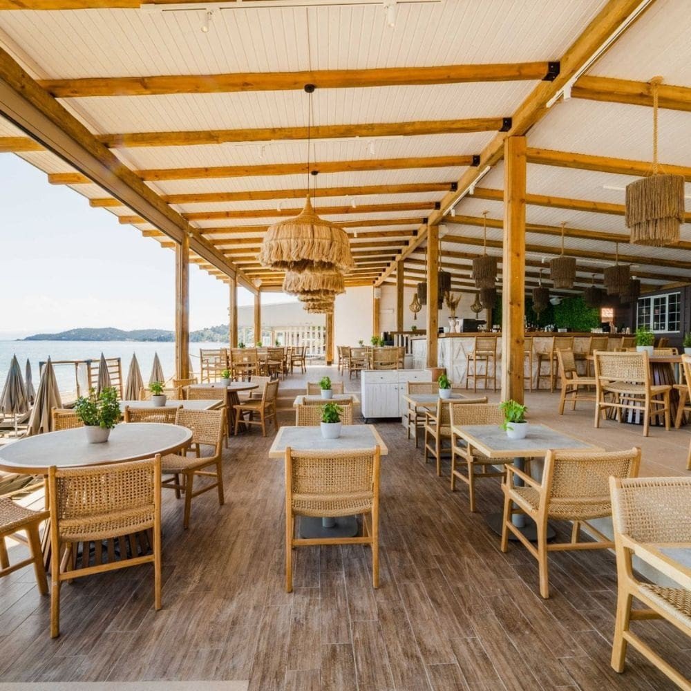 Outdoor chair in teak and rattan Catarina