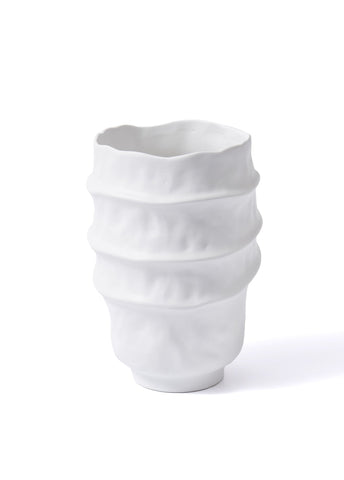 Vaso in ceramica bianca per l'arredamento d'interni