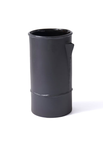 Vase en céramique noire pour une décoration intérieure moderne