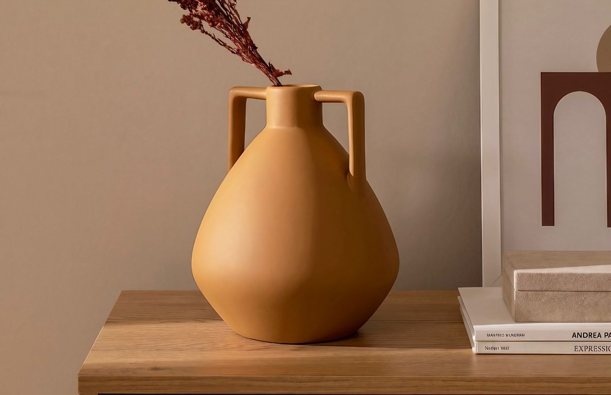 Vase en céramique beige pour la décoration d'intérieur