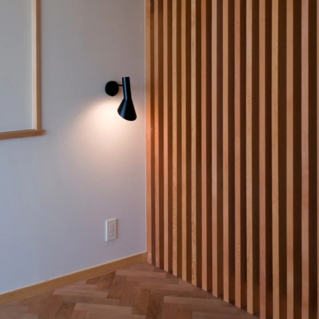 AGI Wall Light