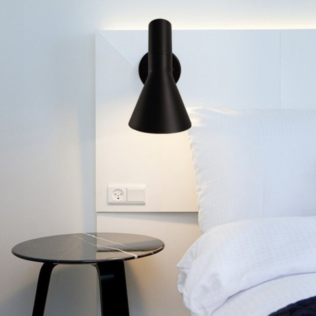 AGI Wall Light