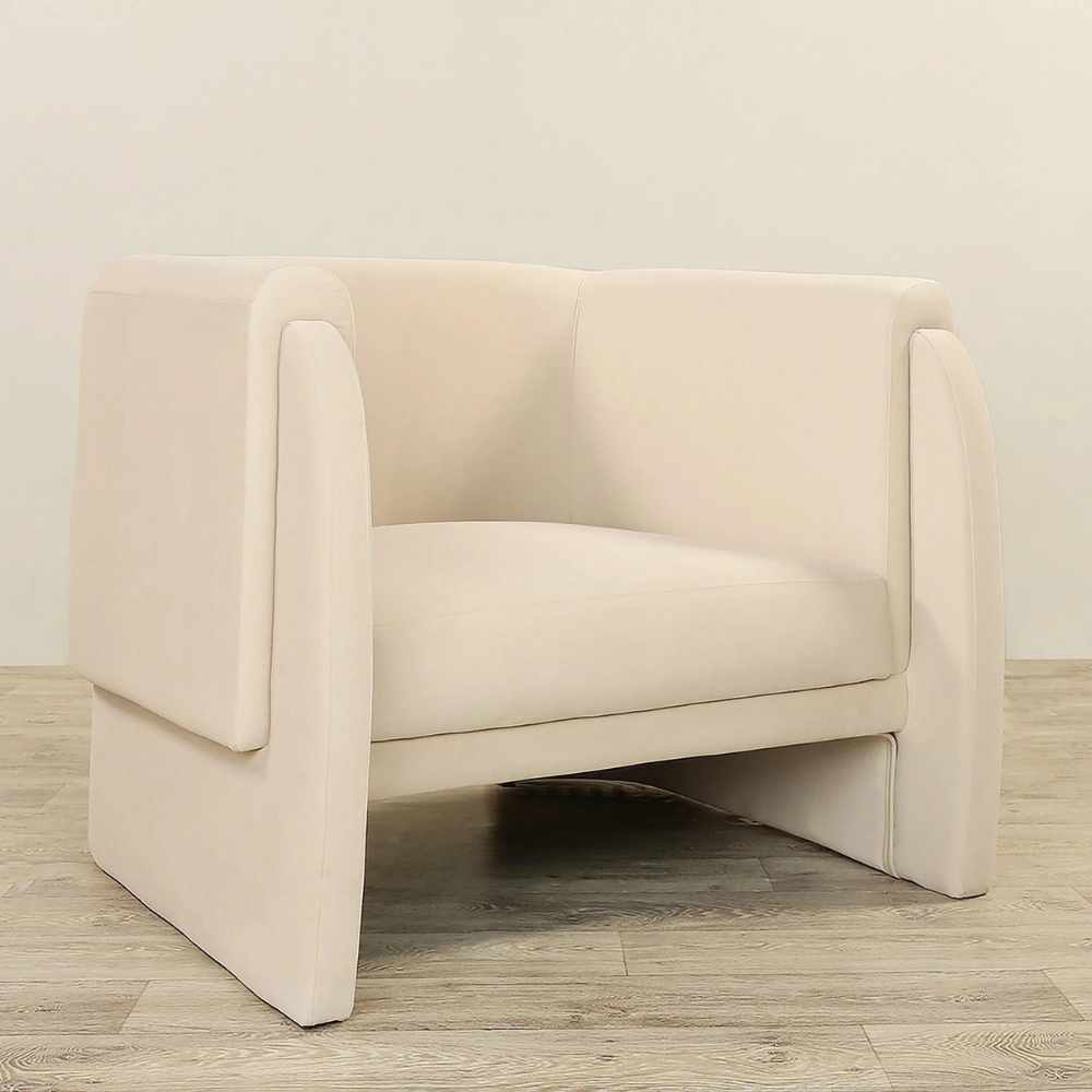 Tressa armchair with curved armrests