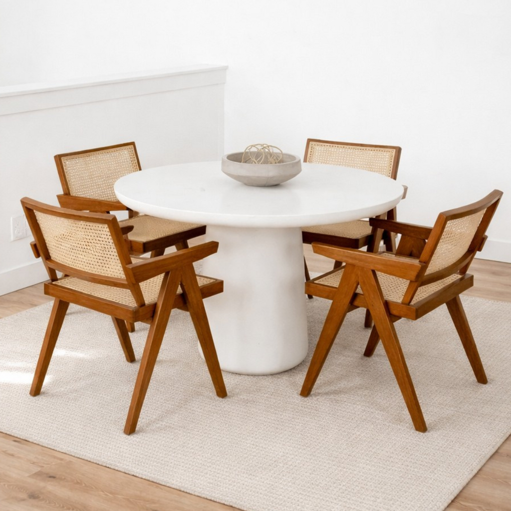 Ensemble de 4 chaises Jeanne en noyer clair avec accoudoirs