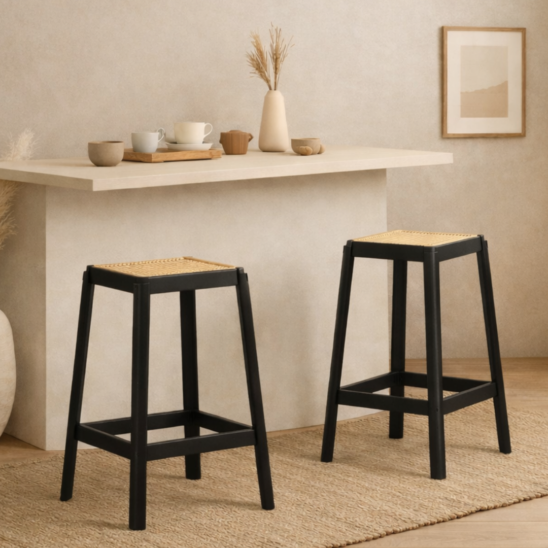 Tabouret de comptoir carré en rotin et canne