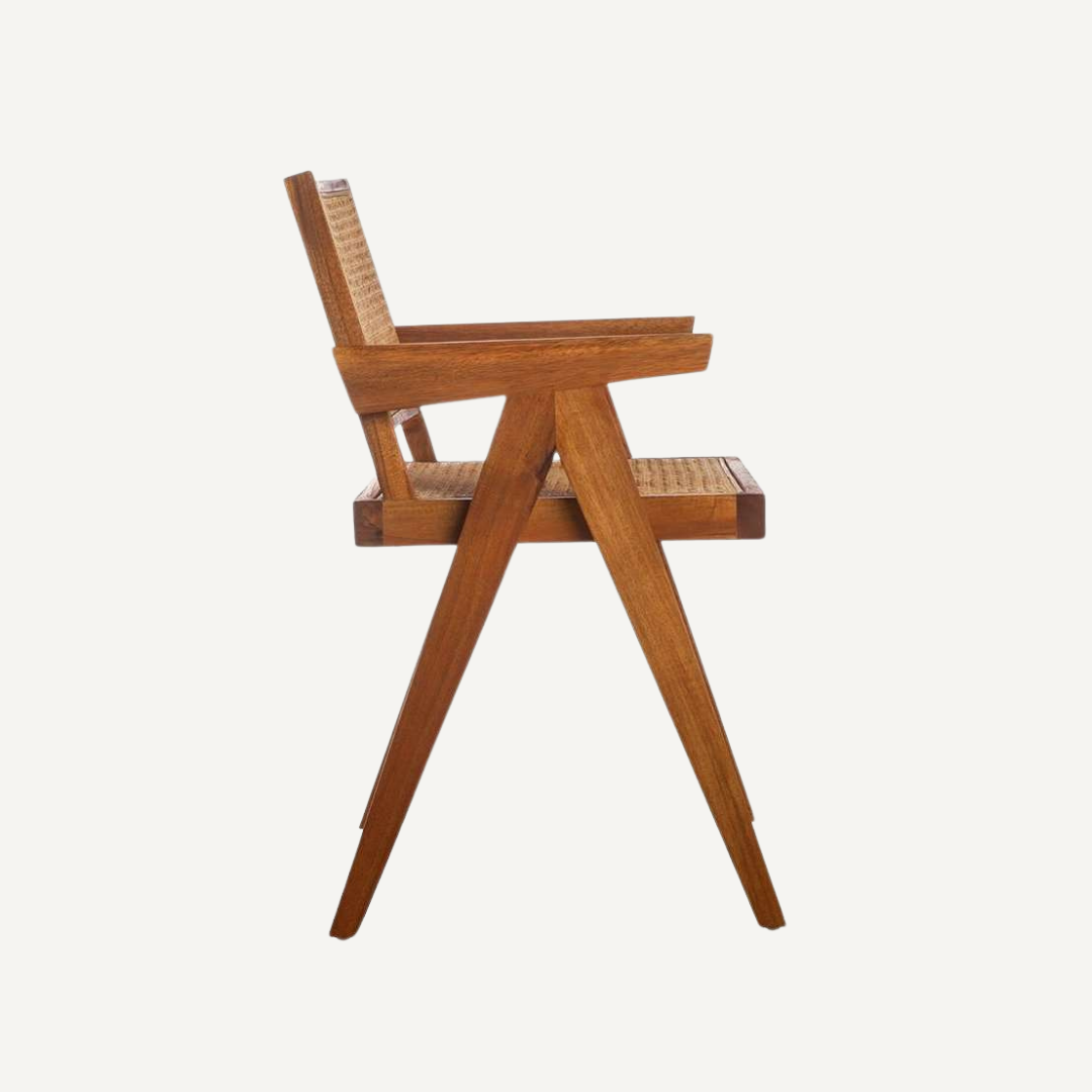 Jeanne chair with armrests