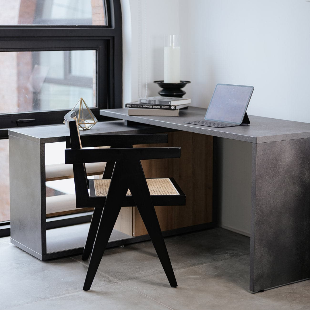 Jeanne chair with armrests