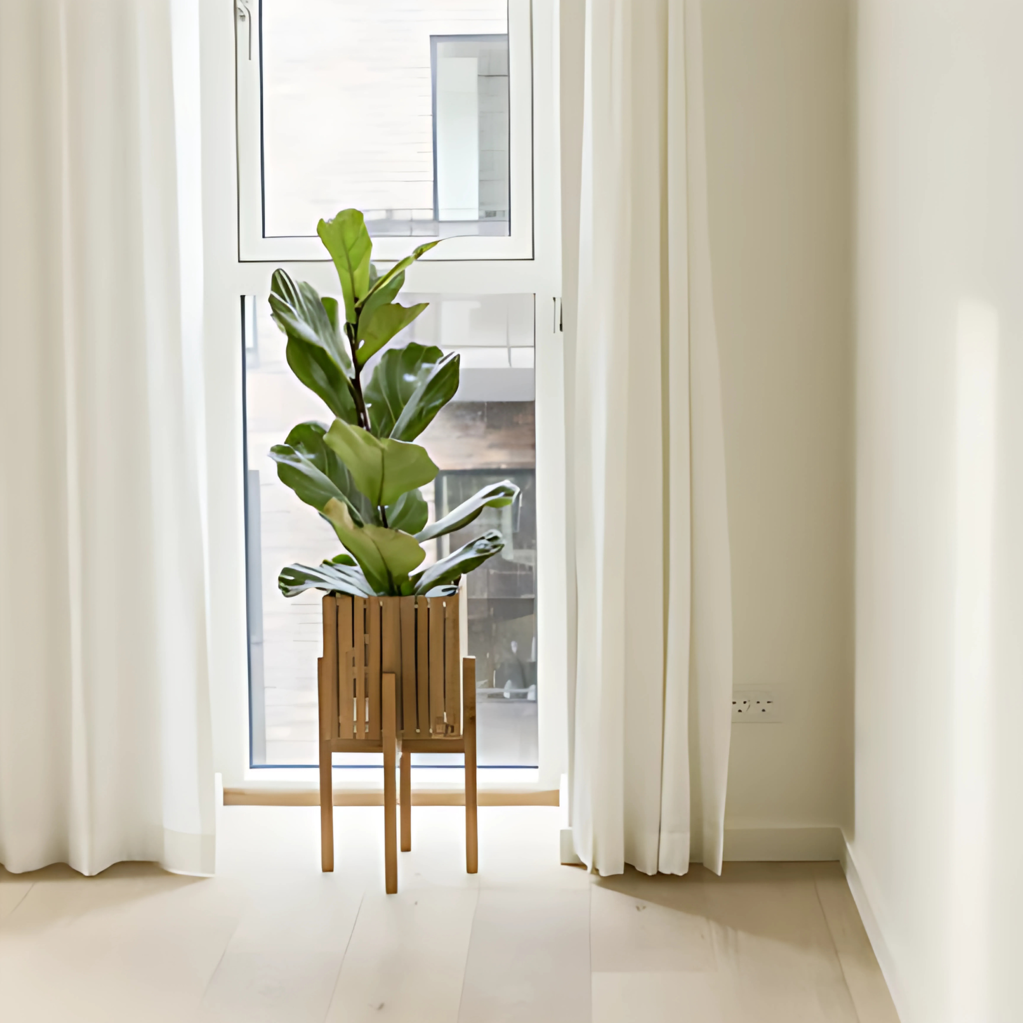 GrowOn planter on legs - Squarely