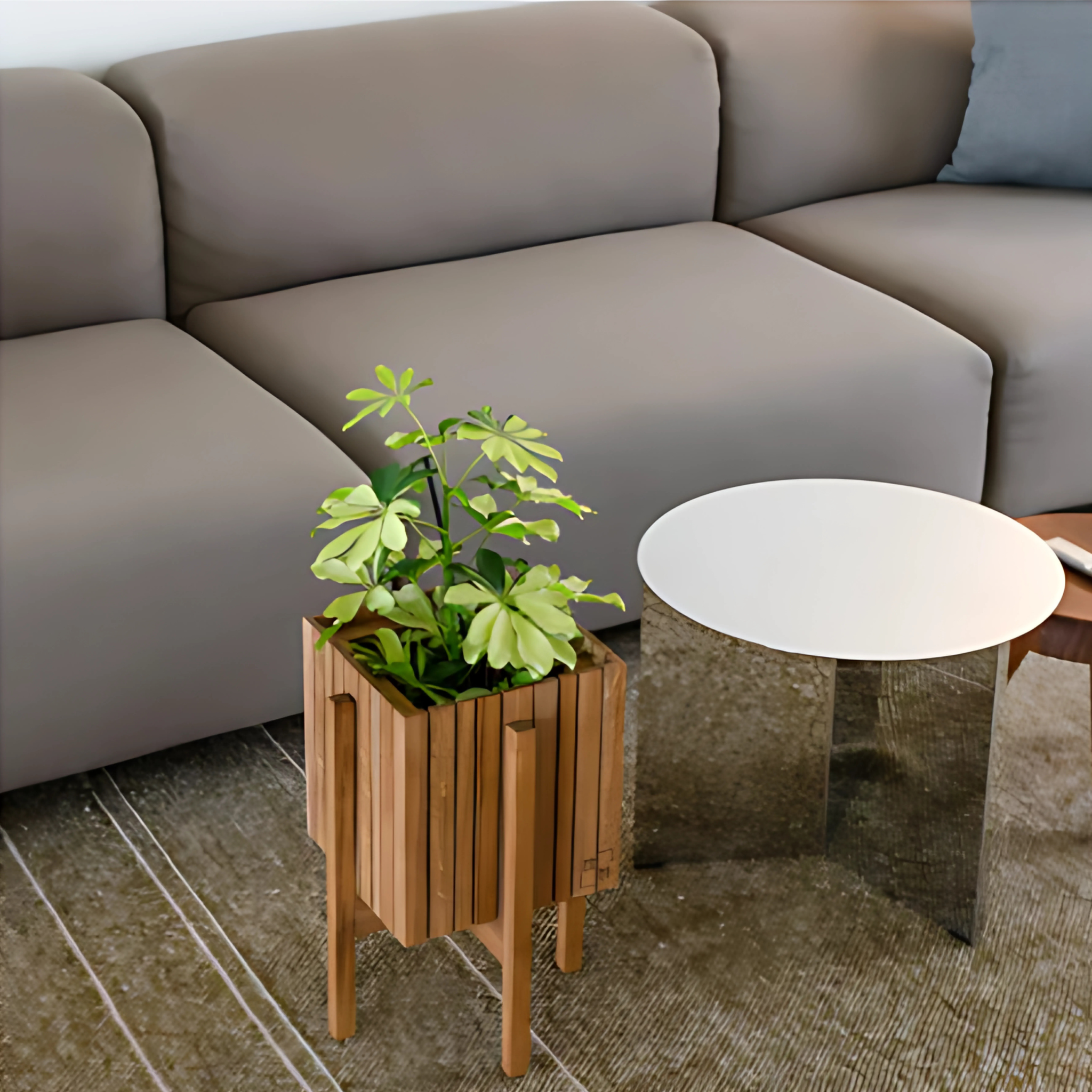 GrowOn planter on legs - Squarely