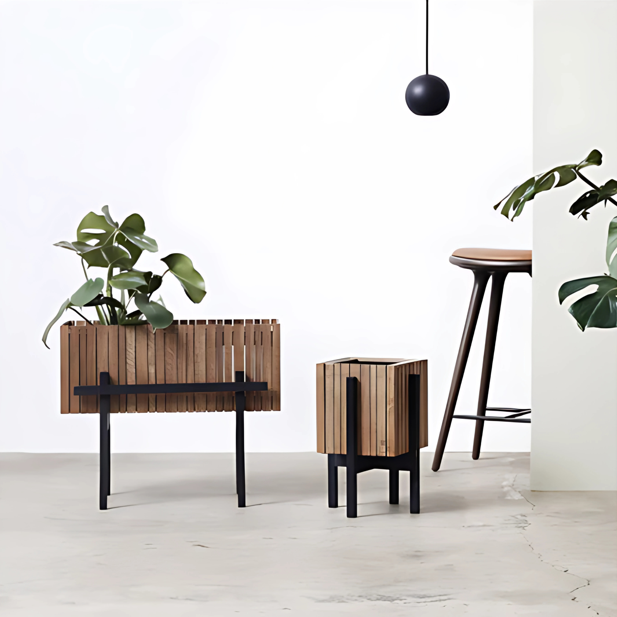 GrowWide planter on legs - Squarely