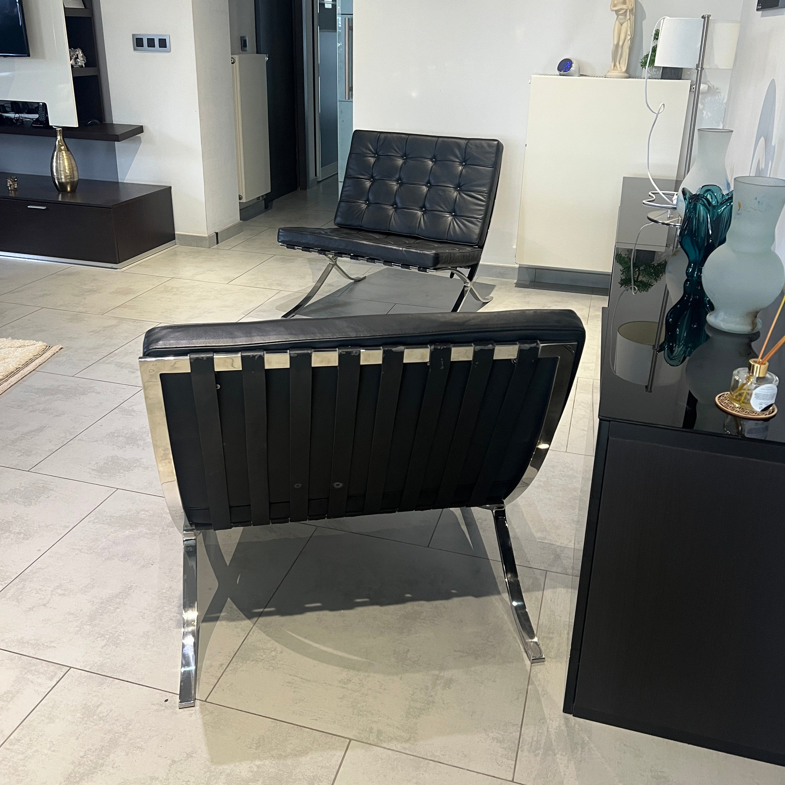 Barcelona Chair - Black leather replica - expo model
