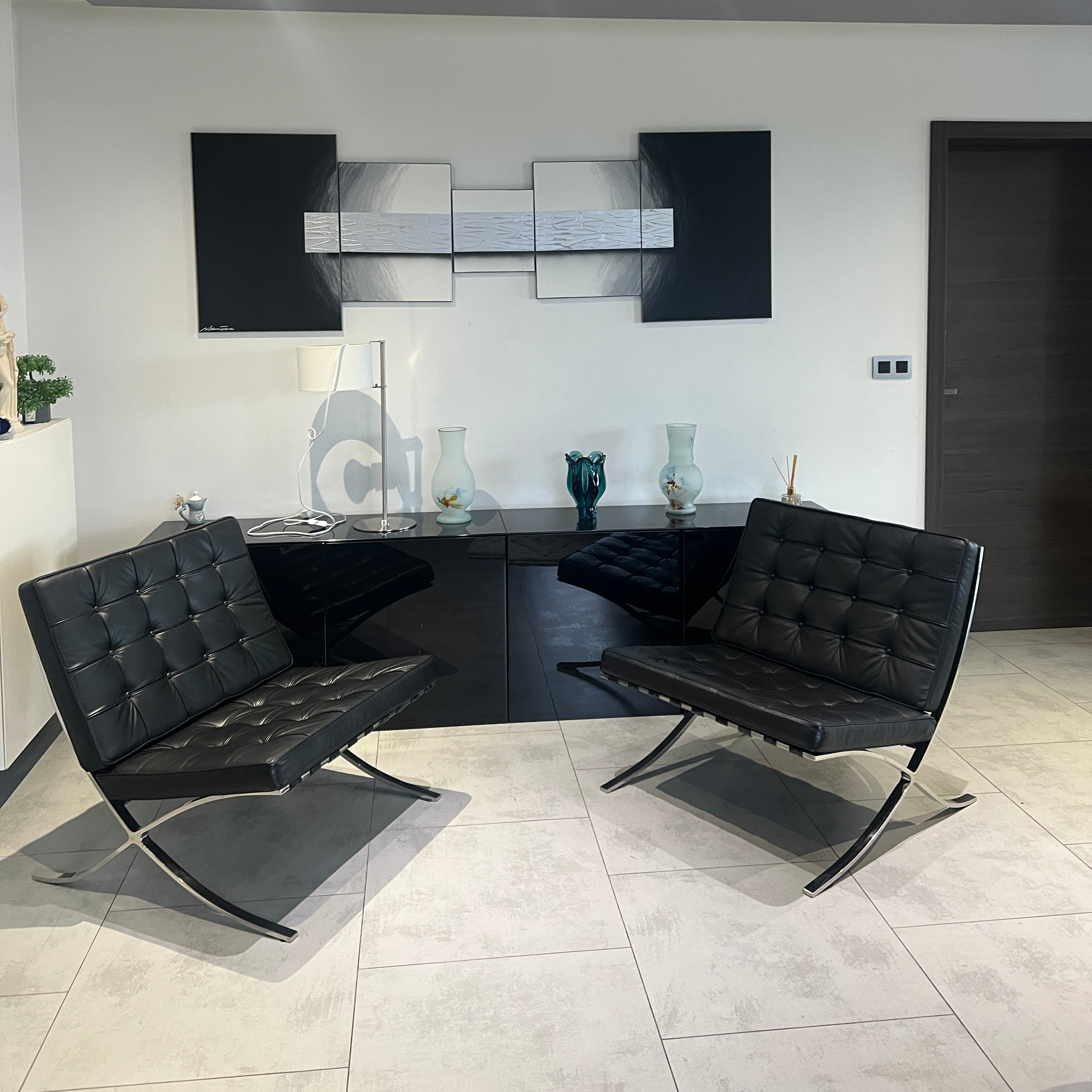 Barcelona Chair - Black leather replica - expo model