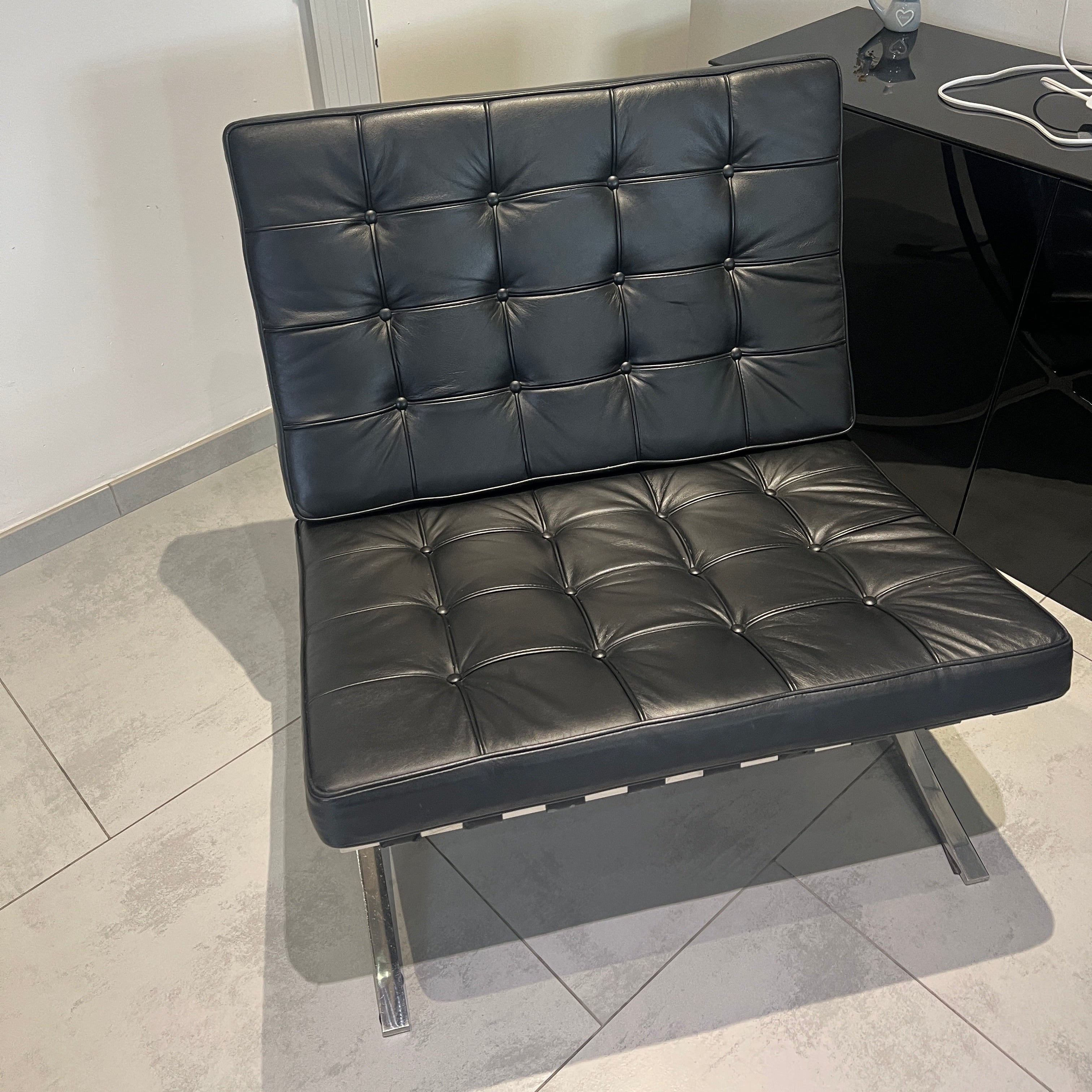 Barcelona Chair - Black leather replica - expo model