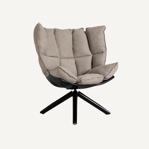 Lounge chair with Husky cushion