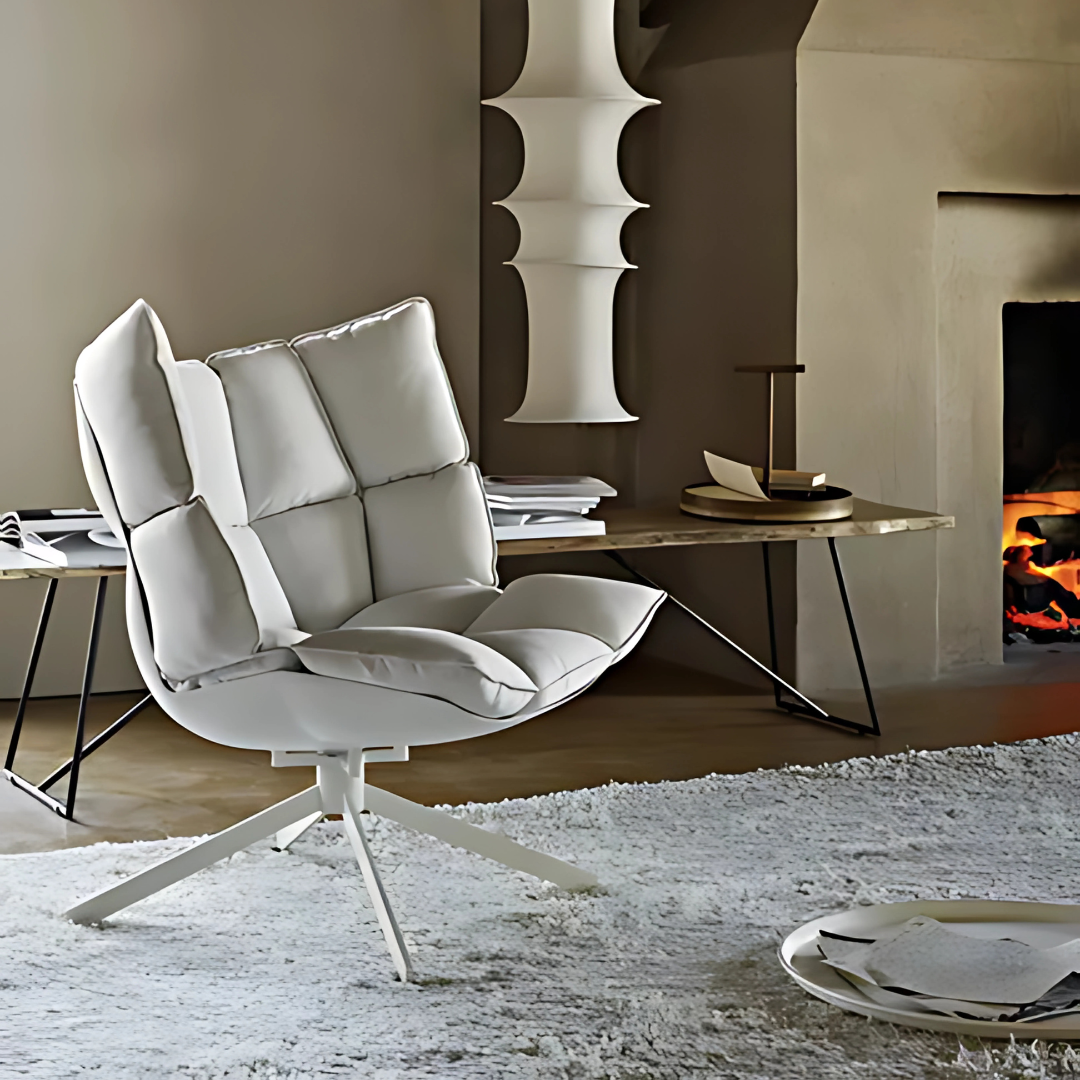 Lounge chair with Husky cushion