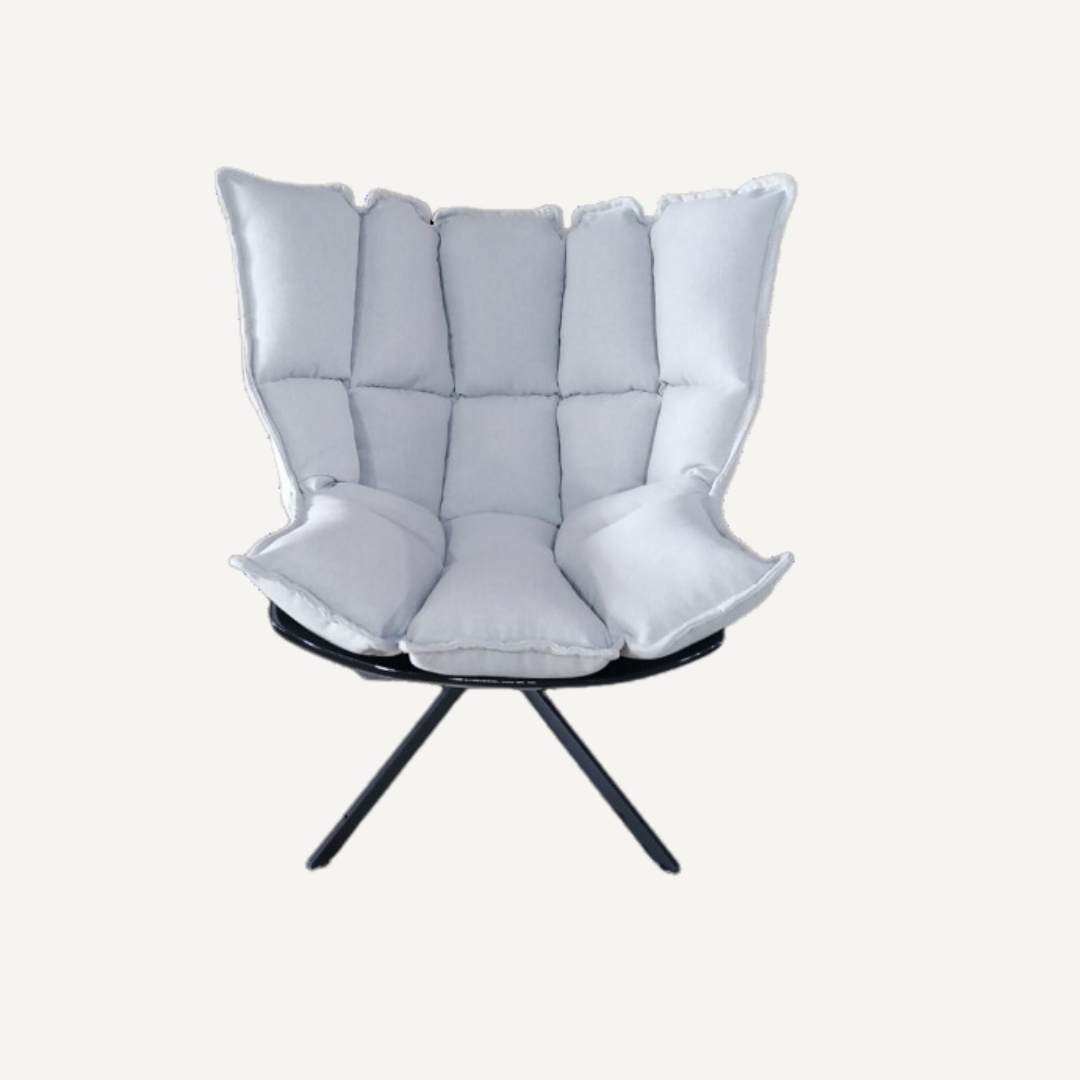 Lounge chair with Husky cushion