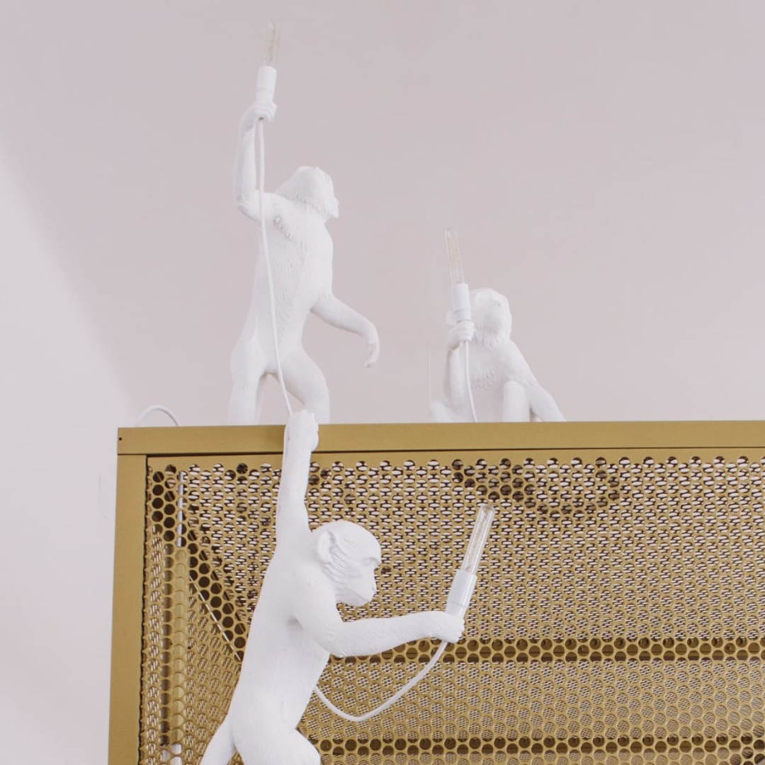 Monkey standing table lamp