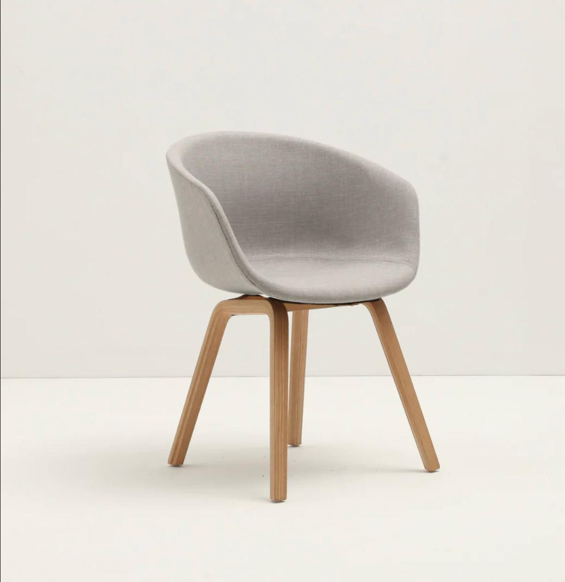 Dila upholstered chair