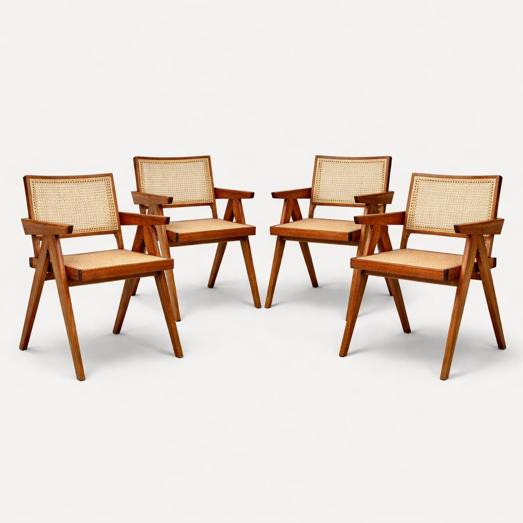 Set of 4 Light Walnut Jeanne Chair With Armrests