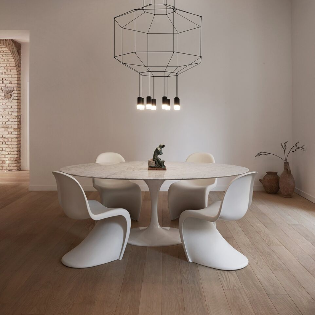 Oval marble Tulip Table Saarinen