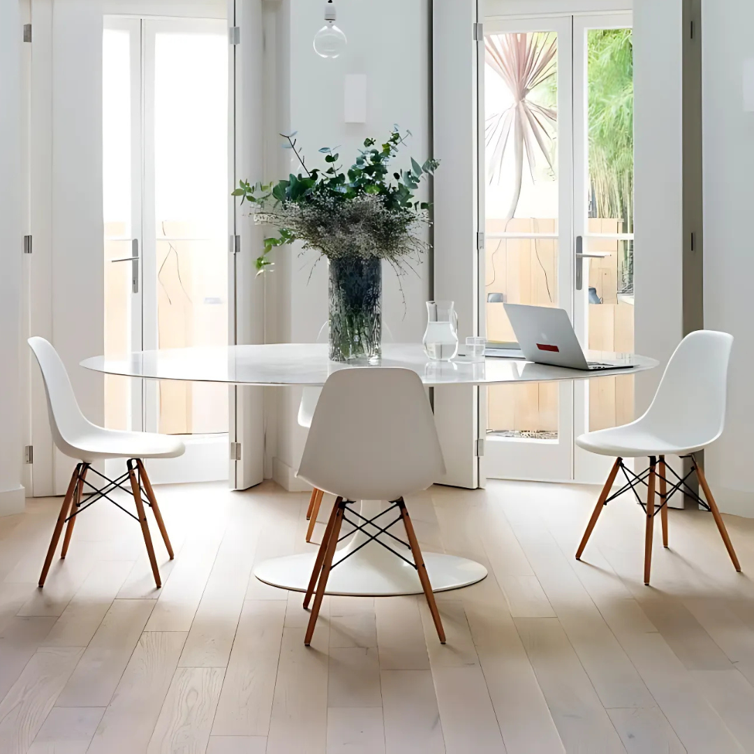 Oval marble Tulip Table Saarinen