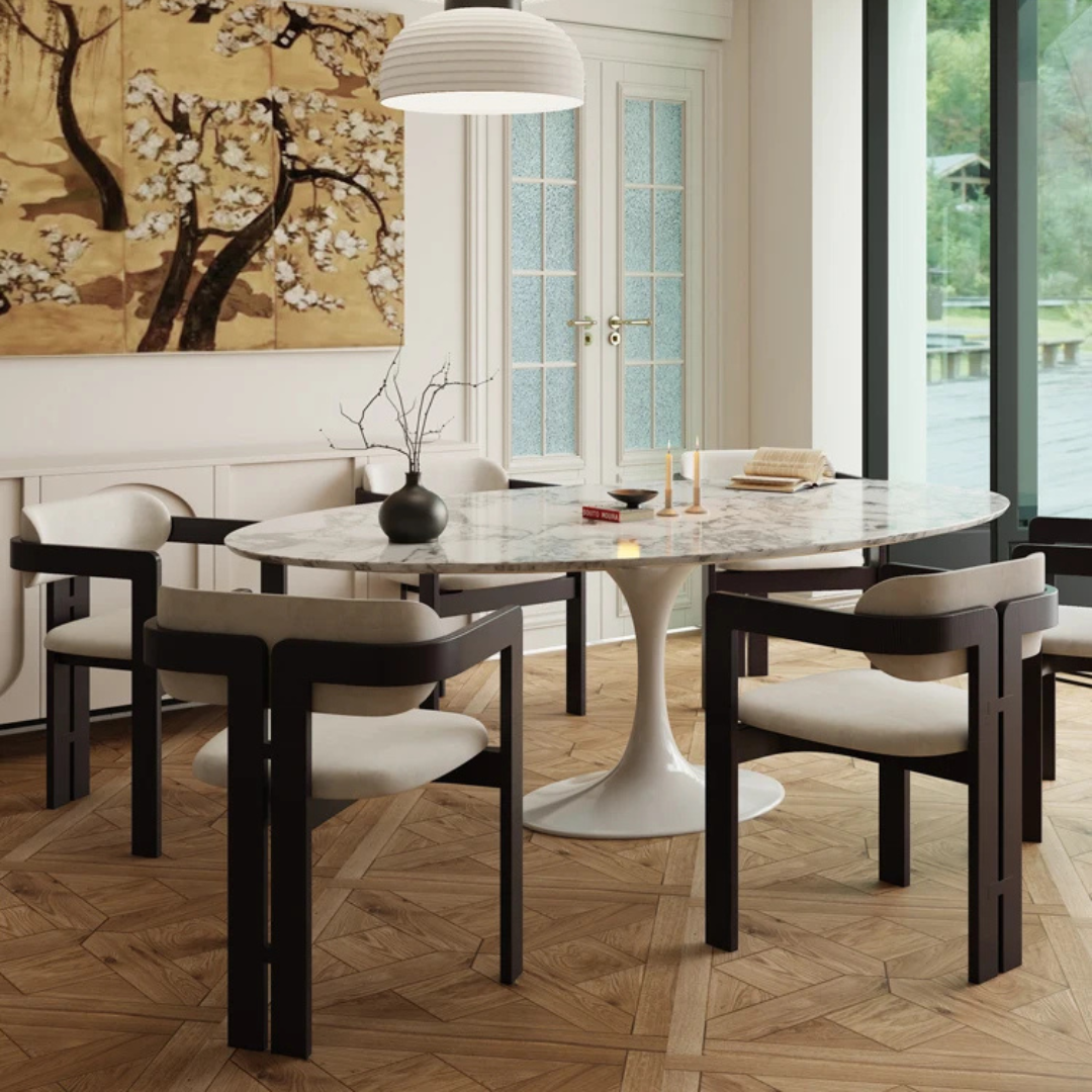 Oval marble Tulip Table Saarinen