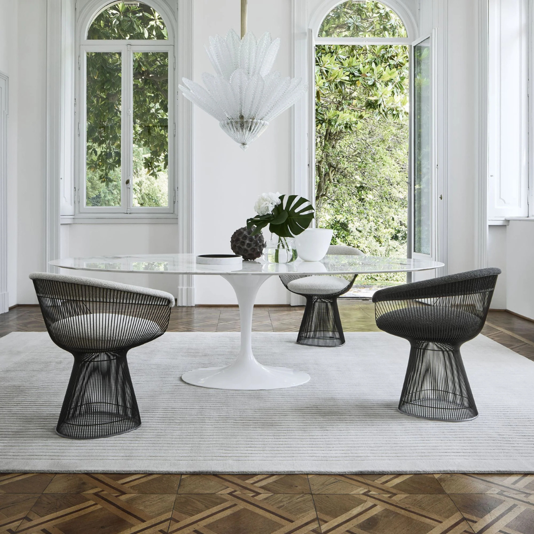 Oval marble Tulip Table Saarinen