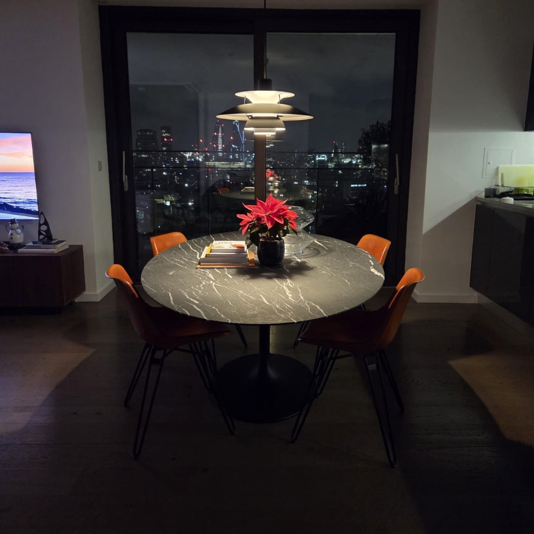 Oval marble Tulip Table Saarinen