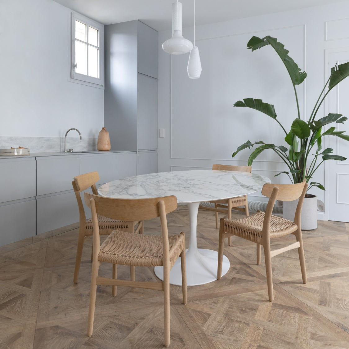 Round Tulipe Table Leg