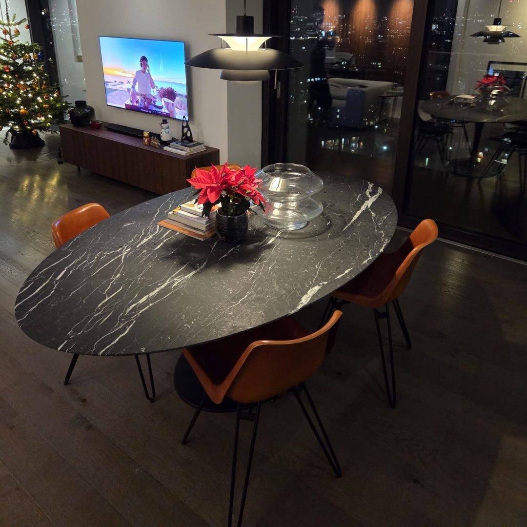 Oval marble Tulip Table Saarinen