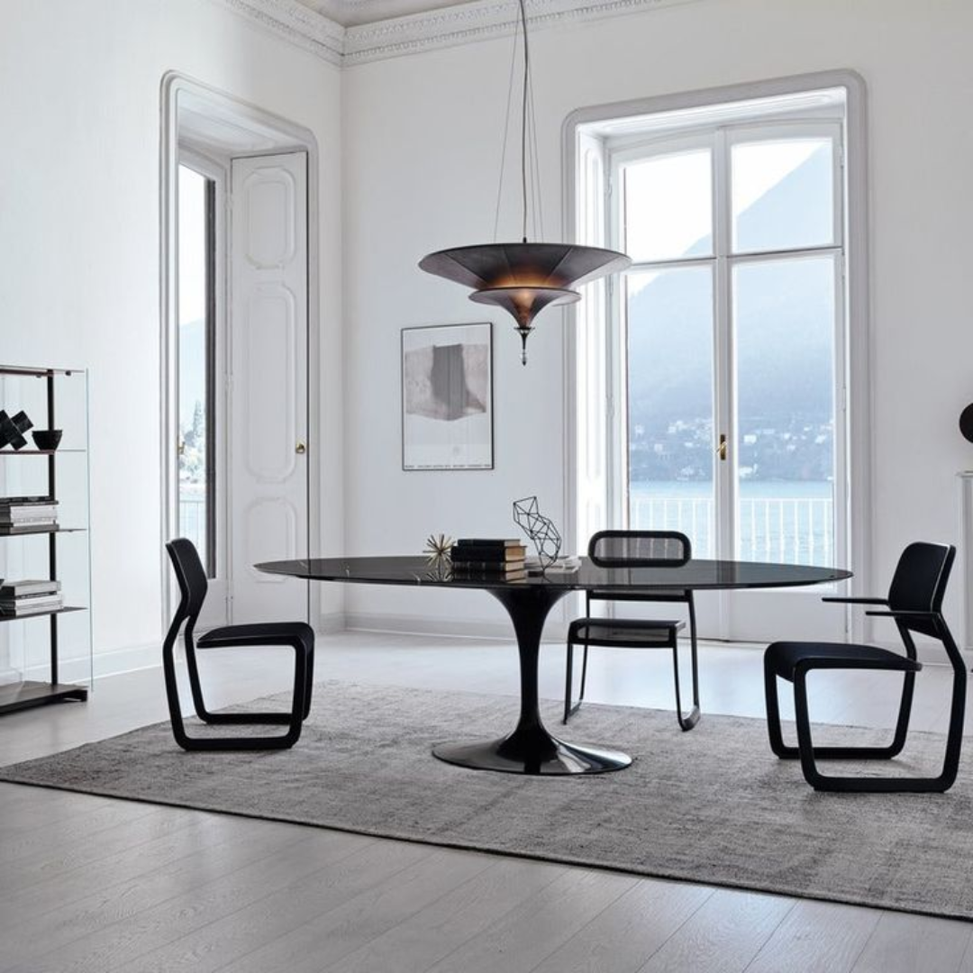 Oval marble Tulip Table Saarinen