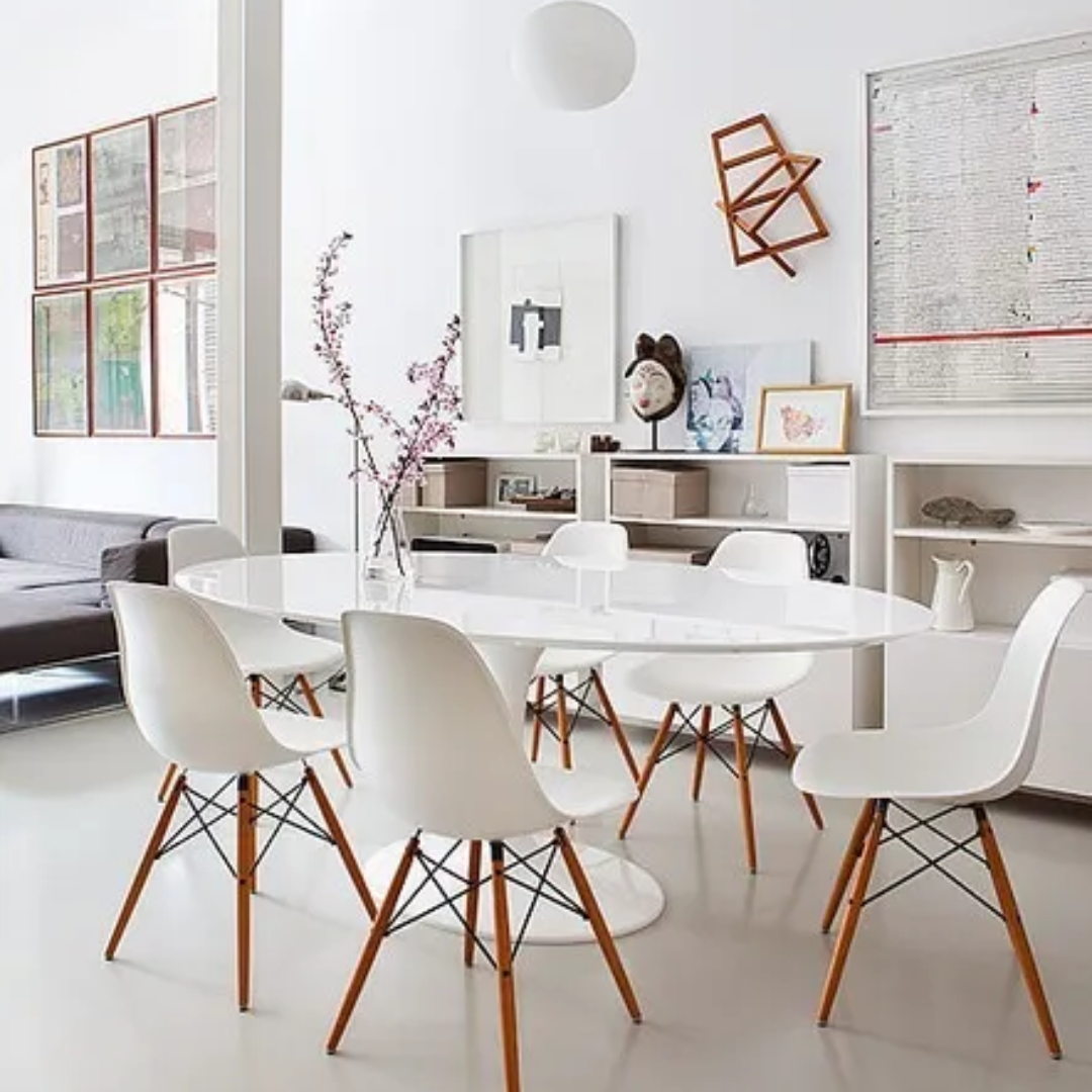 Oval wooden Tulip Table Saarinen