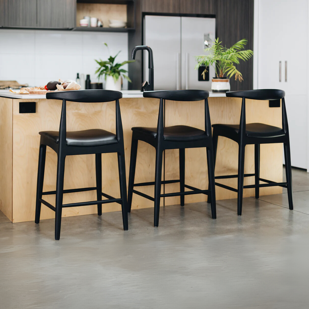 Elbow wooden bar stool - 65 cm