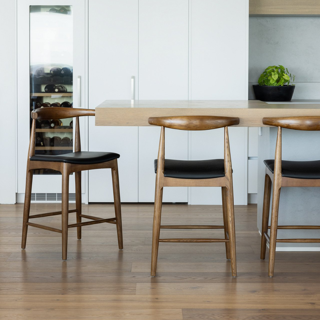 Elbow wooden bar stool - 65 cm