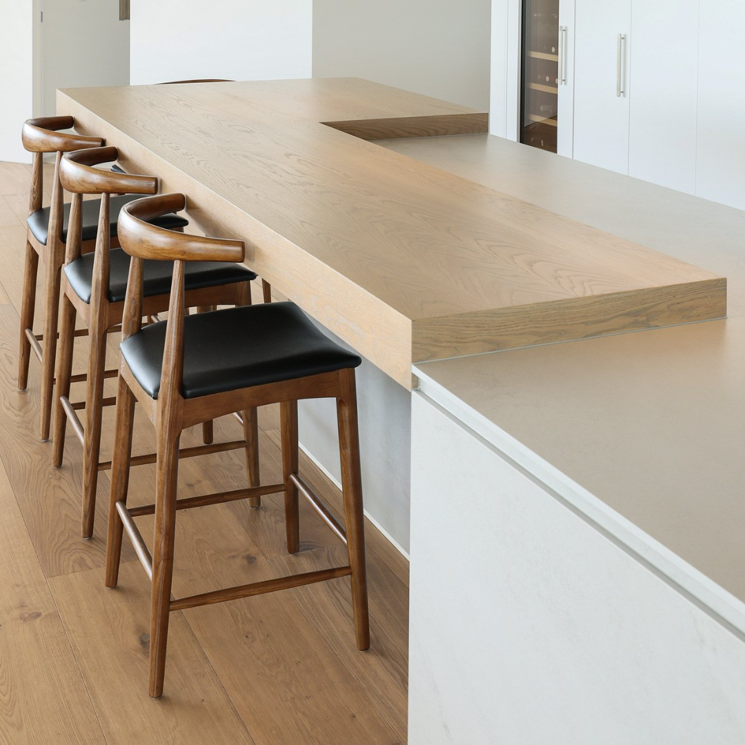 Elbow wooden bar stool - 73 cm